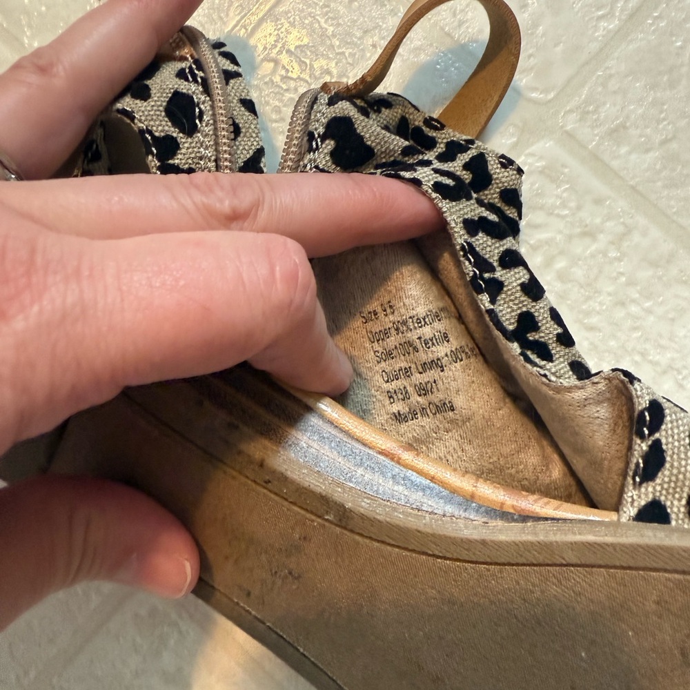 Blowfish Leopard Print Sandals with Brown Straps - Picture 3 of 5